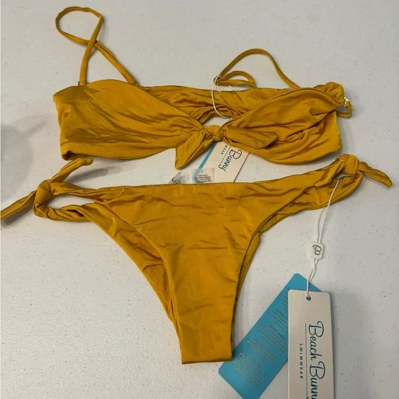 Beach bunny bikini set - Picture 2 of 3